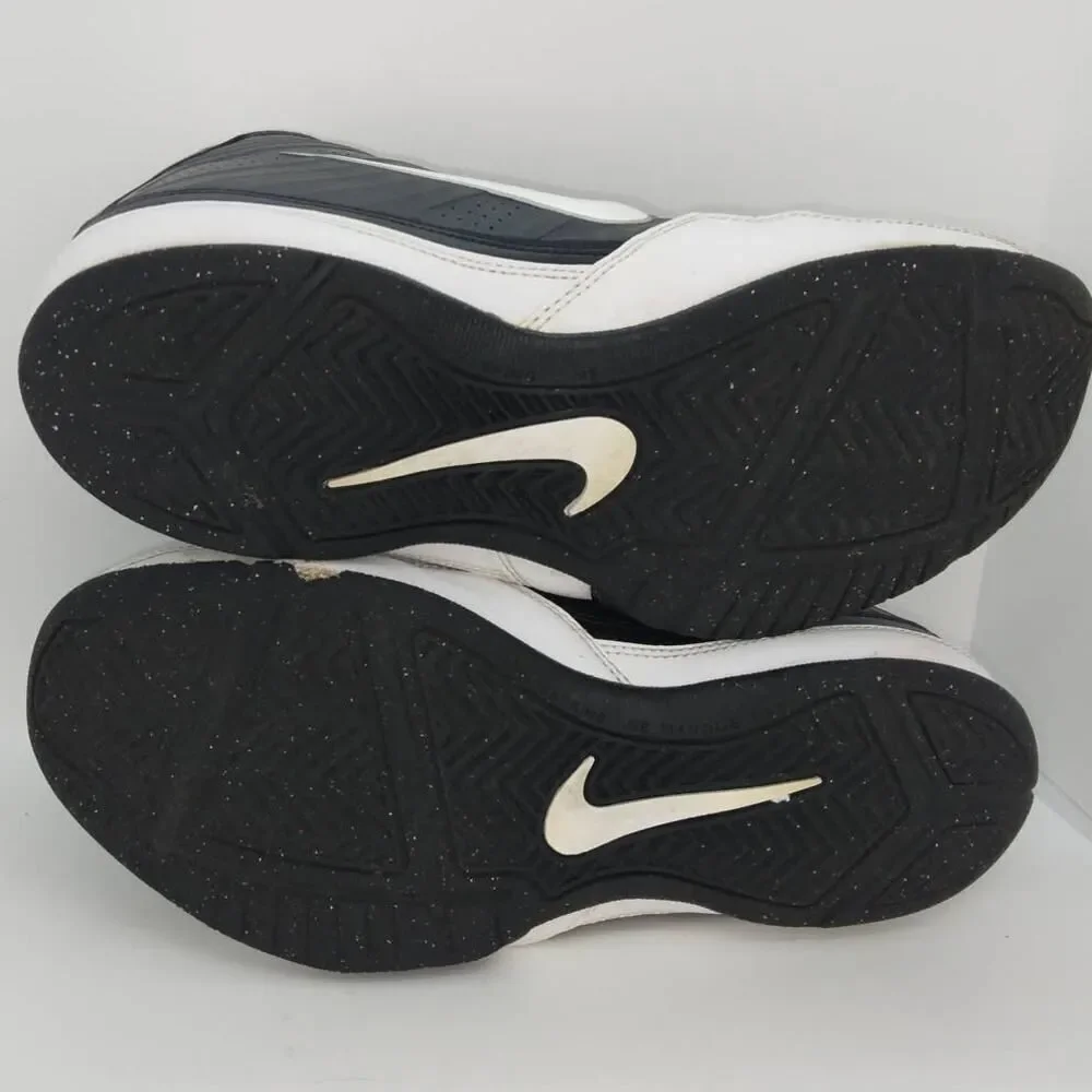 Nike Quick Handle Boy's Pre-owned Black & White Basketball Sneakers - sz. 7Y